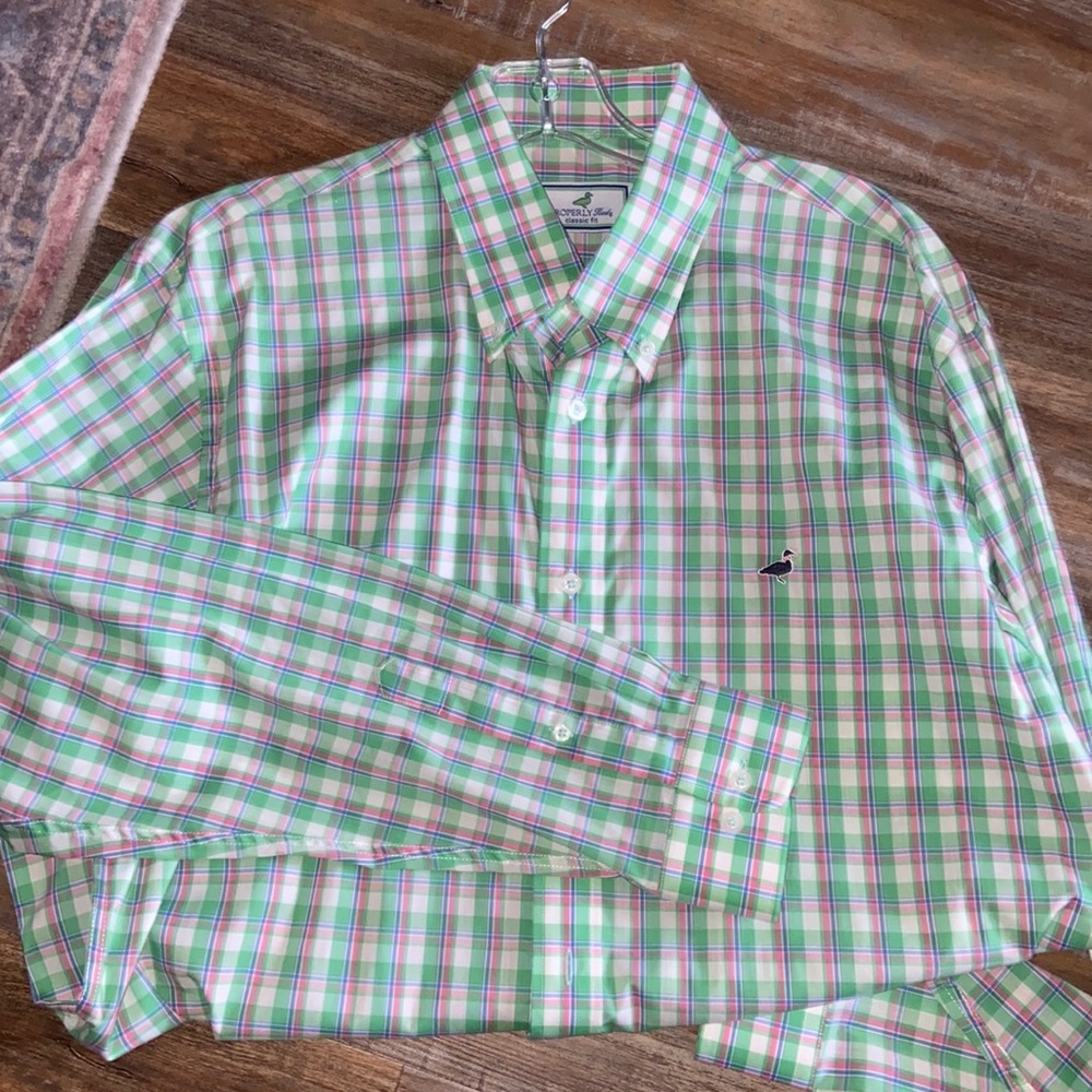 Men’s properly tied button up